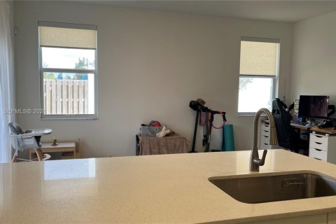 Townhouse in Miami, Florida 3 bedrooms, 149.76 sq.m. № 2023974 - photo 17