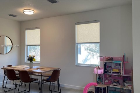 Townhouse in Miami, Florida 3 bedrooms, 149.76 sq.m. № 2023974 - photo 9