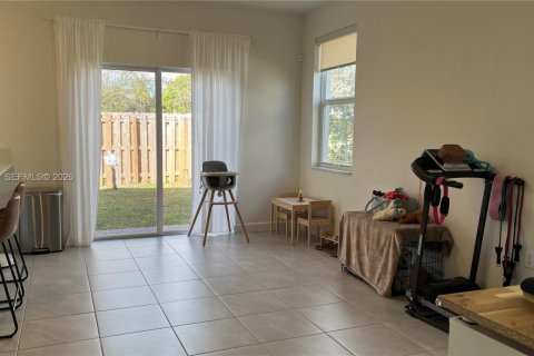 Townhouse in Miami, Florida 3 bedrooms, 149.76 sq.m. № 2023974 - photo 18