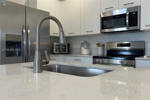 Townhouse in Miami, Florida 3 bedrooms, 149.76 sq.m. № 2023974 - photo 15