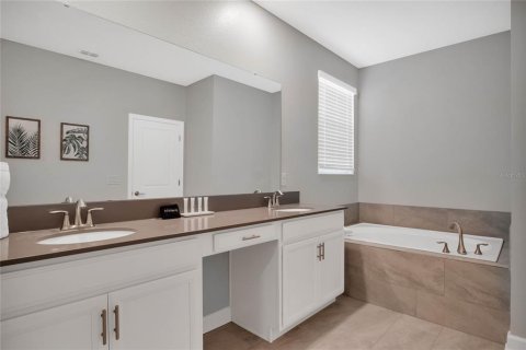 Casa en venta en Kissimmee, Florida, 5 dormitorios, 280.01 m2 № 1685202 - foto 23