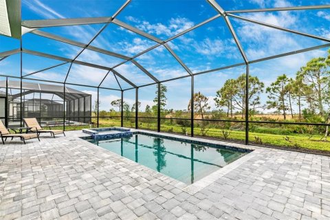 House in Venice, Florida 3 bedrooms, 208.75 sq.m. № 2232979 - photo 22
