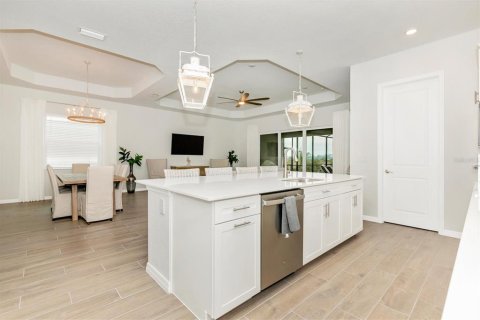 House in Venice, Florida 3 bedrooms, 208.75 sq.m. № 2232979 - photo 10