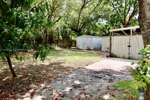 House in Miami, Florida 3 bedrooms, 108.05 sq.m. № 2168243 - photo 5