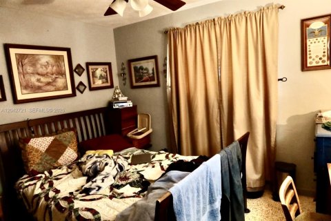 House in Miami, Florida 3 bedrooms, 108.05 sq.m. № 2168243 - photo 16