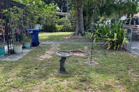 House in Miami, Florida 3 bedrooms, 108.05 sq.m. № 2168243 - photo 6