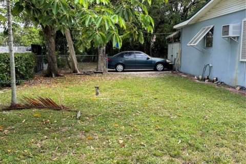 House in Miami, Florida 3 bedrooms, 108.05 sq.m. № 2168243 - photo 22