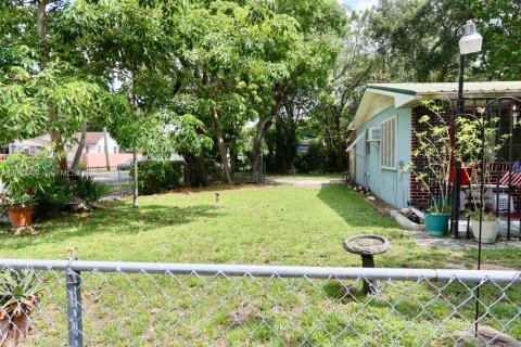 House in Miami, Florida 3 bedrooms, 108.05 sq.m. № 2168243 - photo 4