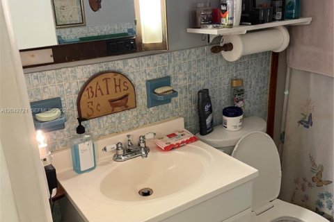 House in Miami, Florida 3 bedrooms, 108.05 sq.m. № 2168243 - photo 18