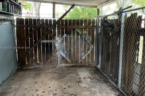 House in Miami, Florida 3 bedrooms, 108.05 sq.m. № 2168243 - photo 21