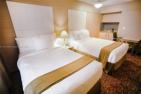 Condo in Fort Lauderdale, Florida  № 2013297 - photo 8