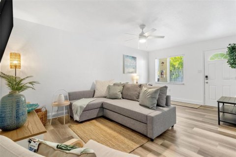 Condominio en alquiler en Indian Rocks Beach, Florida, 1 dormitorio, 55.56 m2 № 1895160 - foto 4