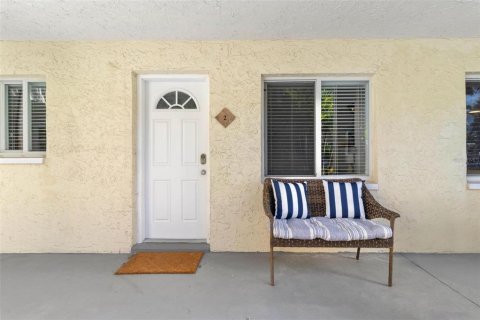 Condominio en alquiler en Indian Rocks Beach, Florida, 1 dormitorio, 55.56 m2 № 1895160 - foto 2