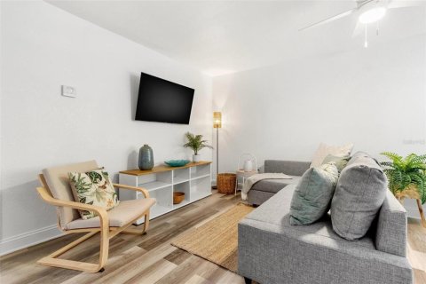 Condominio en alquiler en Indian Rocks Beach, Florida, 1 dormitorio, 55.56 m2 № 1895160 - foto 6