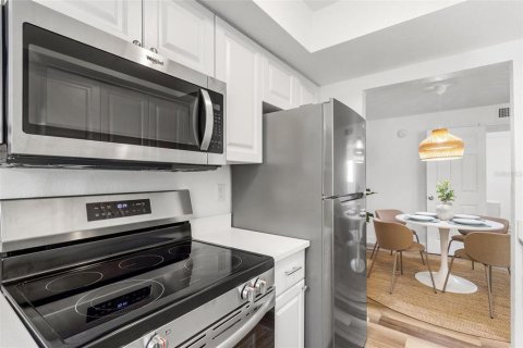 Condominio en alquiler en Indian Rocks Beach, Florida, 1 dormitorio, 55.56 m2 № 1895160 - foto 9