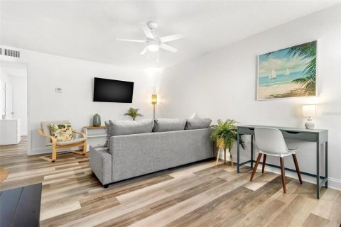 Condominio en alquiler en Indian Rocks Beach, Florida, 1 dormitorio, 55.56 m2 № 1895160 - foto 7