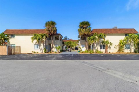 Condominio en alquiler en Indian Rocks Beach, Florida, 1 dormitorio, 55.56 m2 № 1895160 - foto 19