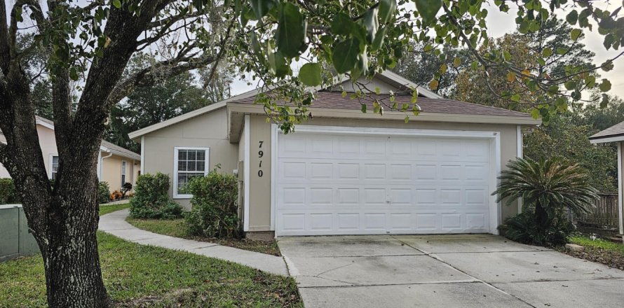 House in Jacksonville, Florida 4 bedrooms, 136.38 sq.m. № 869590