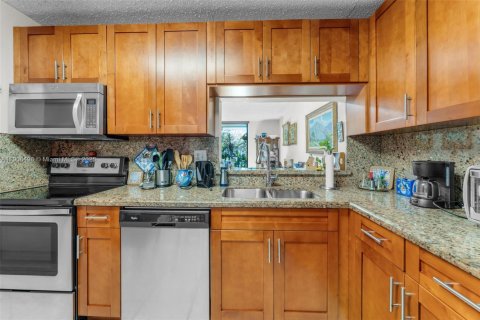 Copropriété à vendre à Miami, Floride: 2 chambres, 89.65 m2 № 2090776 - photo 10