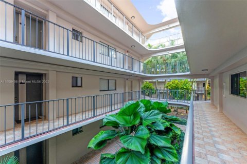 Copropriété à vendre à Miami, Floride: 2 chambres, 89.65 m2 № 2090776 - photo 2