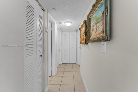 Copropriété à vendre à Miami, Floride: 2 chambres, 89.65 m2 № 2090776 - photo 11