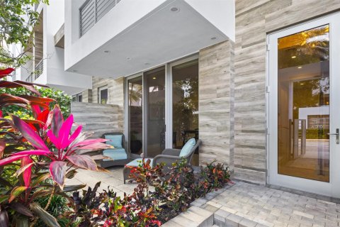 Touwnhouse à vendre à Boca Raton, Floride: 3 chambres, 203.36 m2 № 2147341 - photo 2