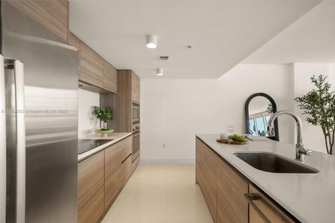 Condo in Miami Beach, Florida, 3 bedrooms  № 2012870 - photo 7