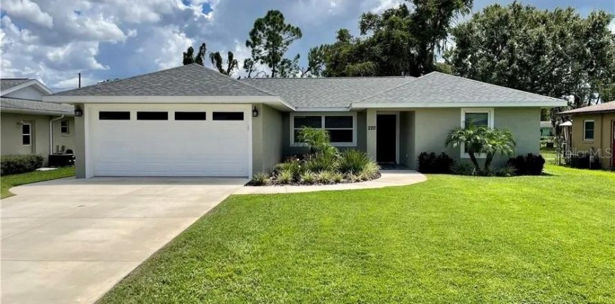 House in Sebring, Florida 3 bedrooms, 113.9 sq.m. № 2338925