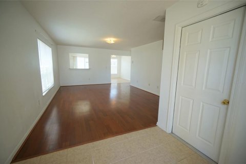 Villa ou maison à louer à Lutz, Floride: 4 chambres, 134.24 m2 № 2120215 - photo 4
