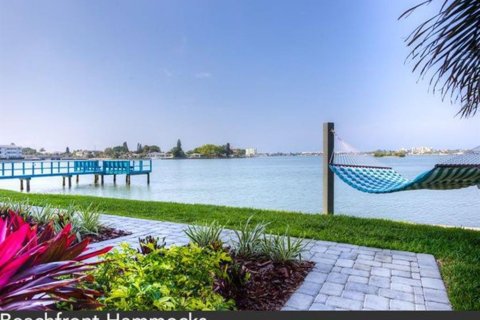 Apartment in South Pasadena, Florida 2 bedrooms, 79.9 sq.m. № 2101059 - photo 9
