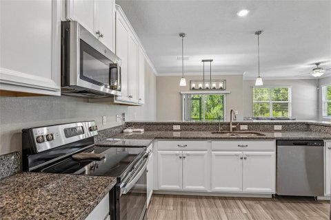 Townhouse in Lutz, Florida 3 bedrooms, 167.32 sq.m. № 2266280 - photo 10