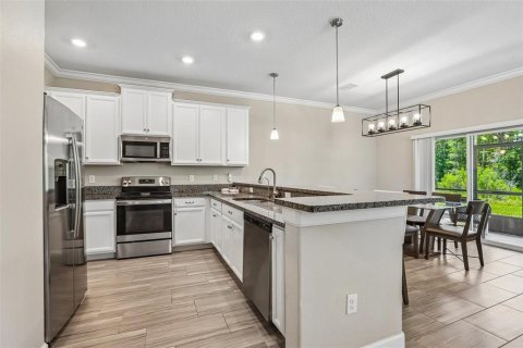 Townhouse in Lutz, Florida 3 bedrooms, 167.32 sq.m. № 2266280 - photo 8