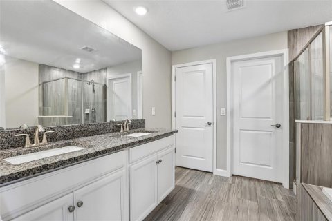 Townhouse in Lutz, Florida 3 bedrooms, 167.32 sq.m. № 2266280 - photo 15