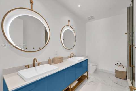 Copropriété à vendre à Miami, Floride: 2 chambres, 105.35 m2 № 2240483 - photo 17