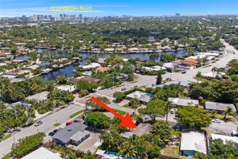 Commercial property in Wilton Manors, Florida 169.83 sq.m. № 1935899 - photo 1