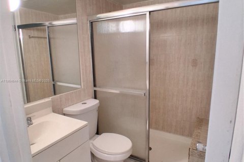 Casa en alquiler en Miami Gardens, Florida, 4 dormitorios, 124.86 m2 № 1892773 - foto 18