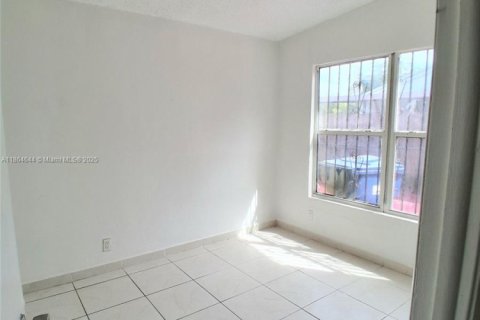Casa en alquiler en Miami Gardens, Florida, 4 dormitorios, 124.86 m2 № 1892773 - foto 15