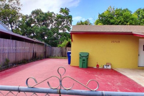 Casa en alquiler en Miami Gardens, Florida, 4 dormitorios, 124.86 m2 № 1892773 - foto 5