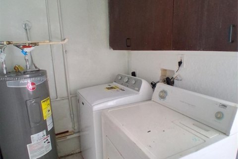 Casa en alquiler en Miami Gardens, Florida, 4 dormitorios, 124.86 m2 № 1892773 - foto 22