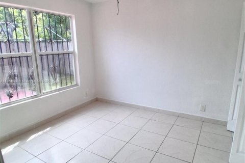 Casa en alquiler en Miami Gardens, Florida, 4 dormitorios, 124.86 m2 № 1892773 - foto 16