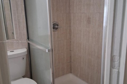 Casa en alquiler en Miami Gardens, Florida, 4 dormitorios, 124.86 m2 № 1892773 - foto 20