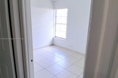 Casa en alquiler en Miami Gardens, Florida, 4 dormitorios, 124.86 m2 № 1892773 - foto 14