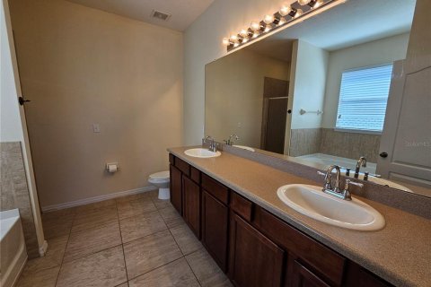Villa ou maison à louer à Wesley Chapel, Floride: 3 chambres, 167.32 m2 № 2380968 - photo 8
