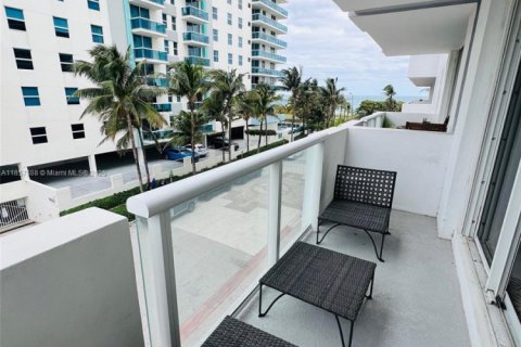Appartement à louer à Surfside, Floride: 1 chambre, 66.89 m2 № 1882162 - photo 3