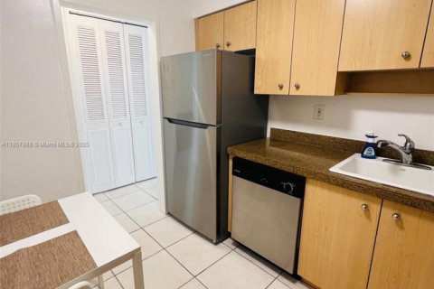 Appartement à louer à Surfside, Floride: 1 chambre, 66.89 m2 № 1882162 - photo 6