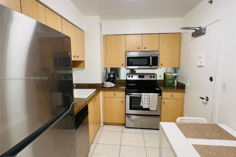 Appartement à louer à Surfside, Floride: 1 chambre, 66.89 m2 № 1882162 - photo 4