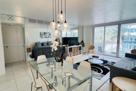 Appartement à louer à Surfside, Floride: 1 chambre, 66.89 m2 № 1882162 - photo 8
