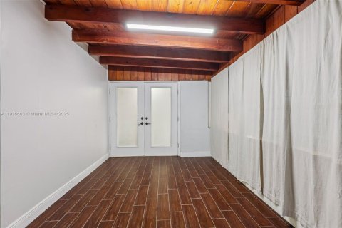 Casa en venta en Hialeah, Florida, 4 dormitorios, 167.97 m2 № 2016794 - foto 22