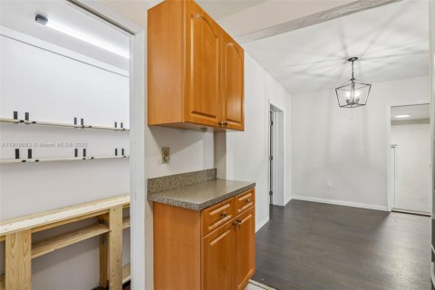 Casa en venta en Hialeah, Florida, 4 dormitorios, 167.97 m2 № 2016794 - foto 14