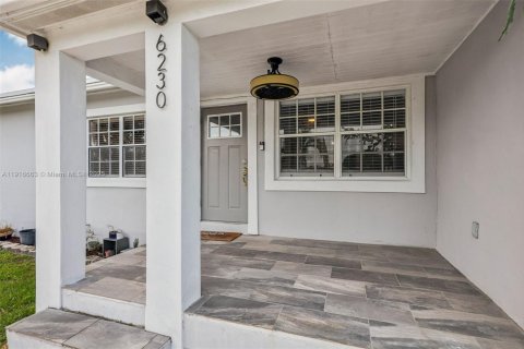 Casa en venta en Hialeah, Florida, 4 dormitorios, 167.97 m2 № 2016794 - foto 6